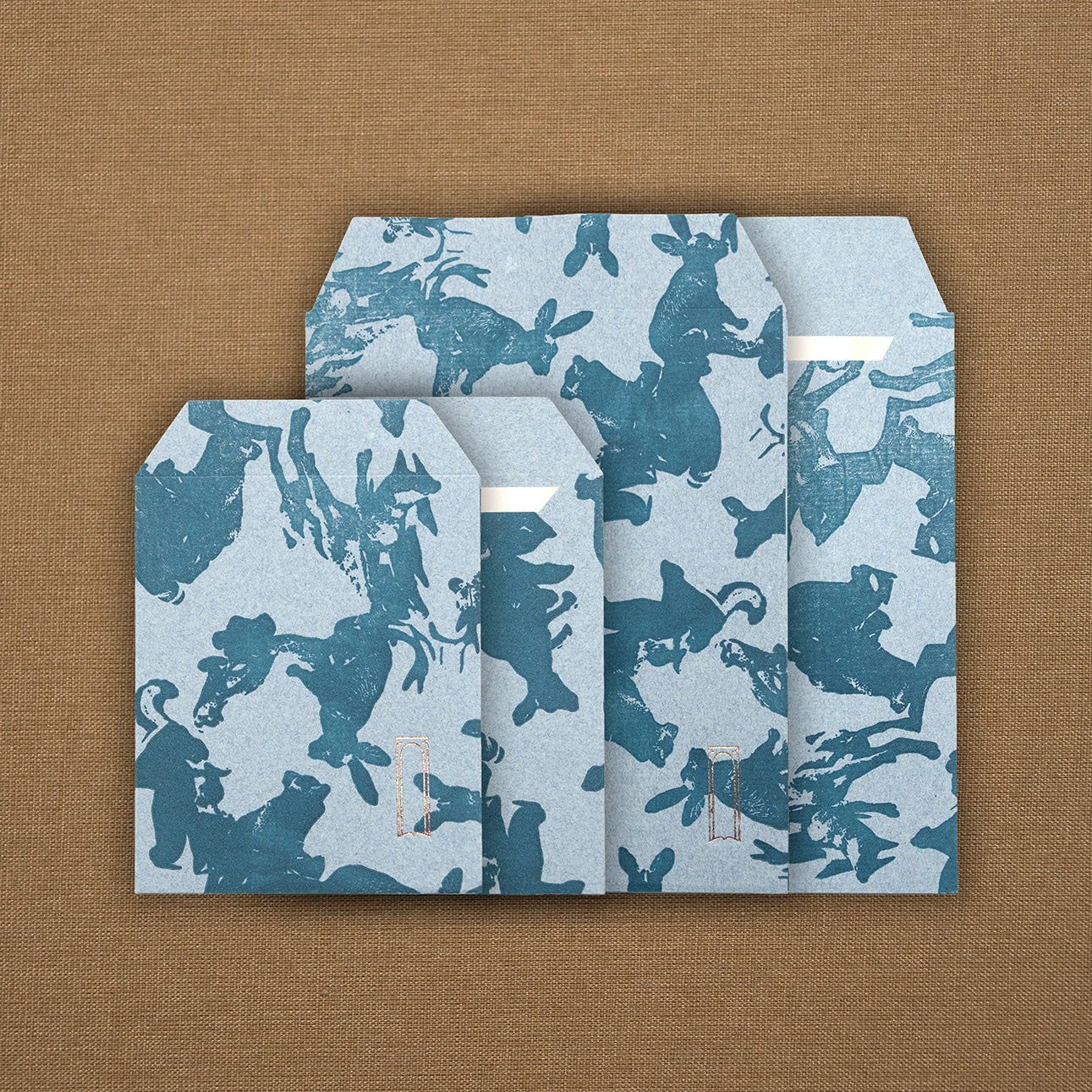 BLUE ENVELOPE/ENVELOPPE BLEUE