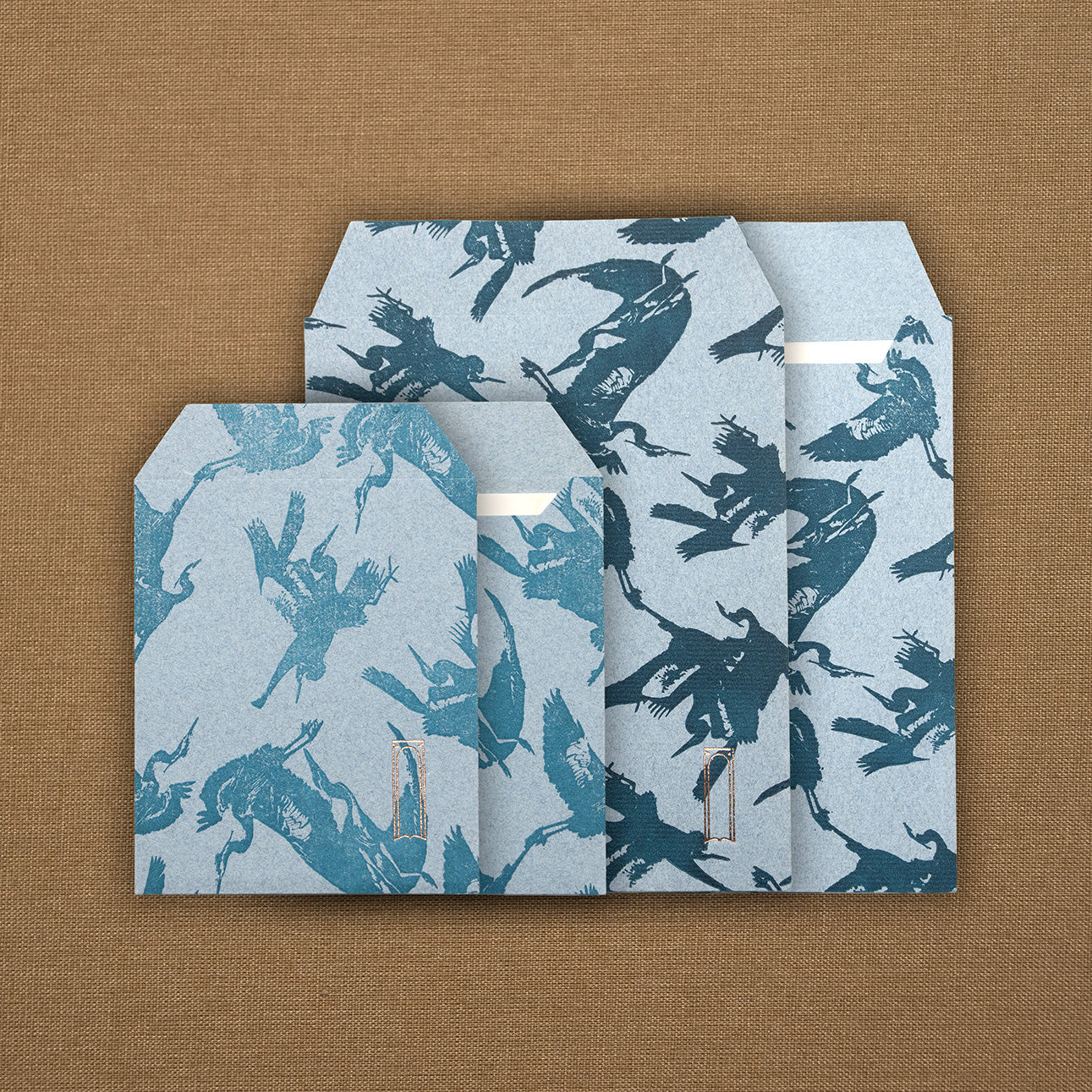 BLUE ENVELOPE/ENVELOPPE BLEUE