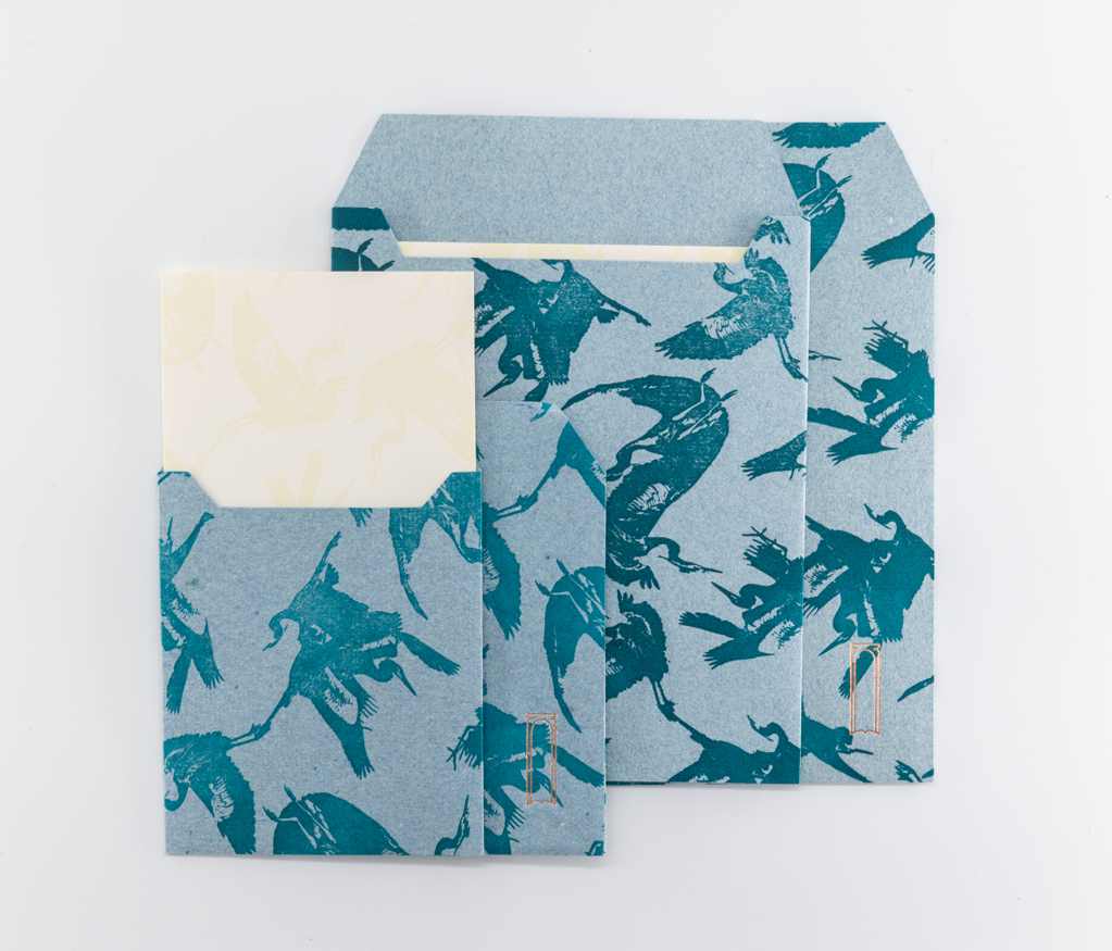 BLUE ENVELOPE/ENVELOPPE BLEUE