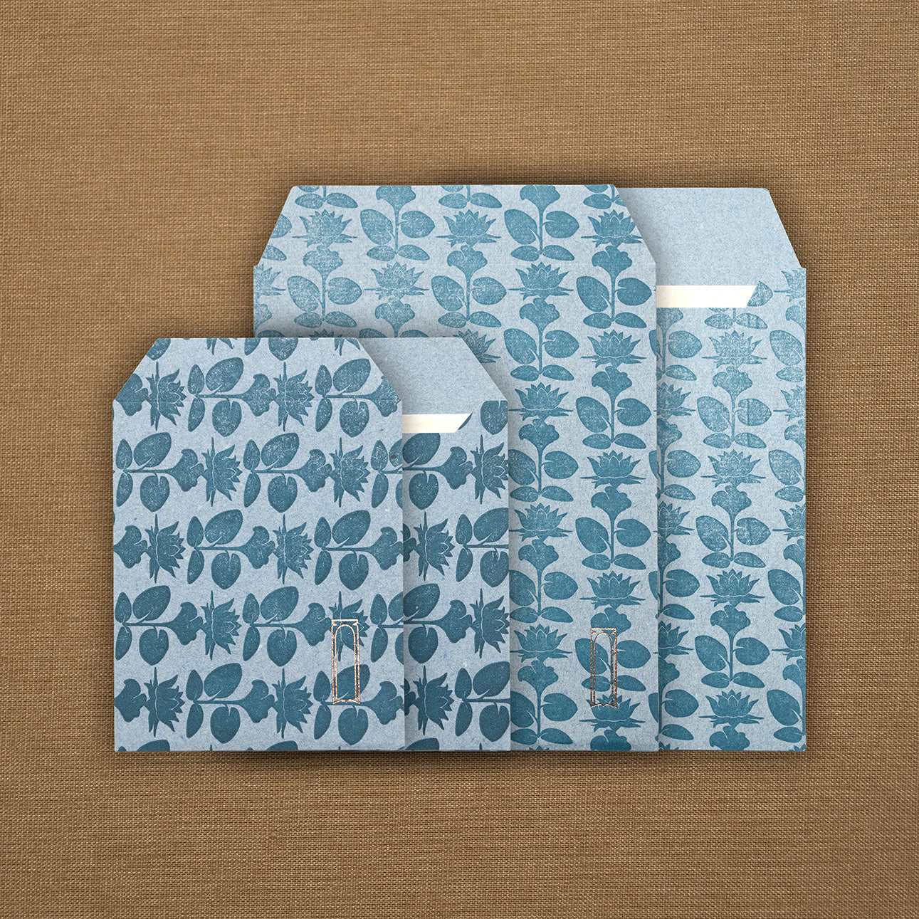 BLUE ENVELOPE/ENVELOPPE BLEUE